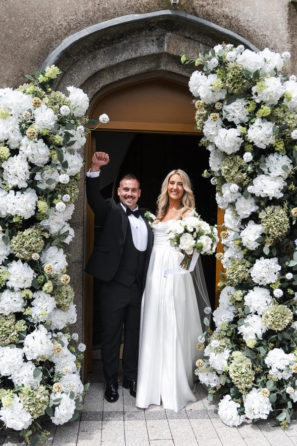 Laura & Scott's White Wedding